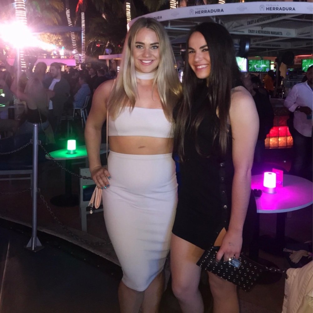 Windsor Off-white two piece dress - Picture 2 of 2